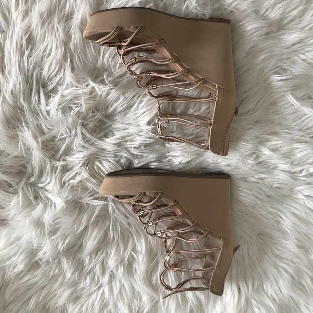 Nude wedges